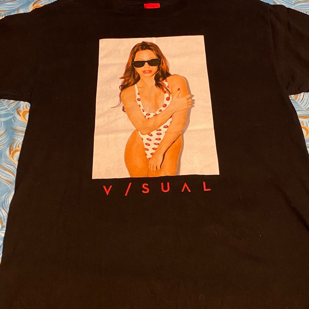 Visual tee shirt